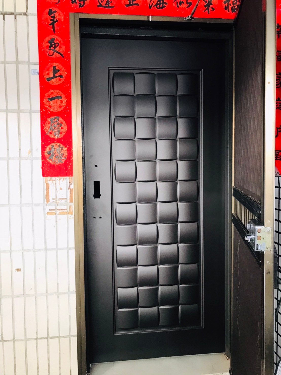 高雄楠梓右昌大門舊換新