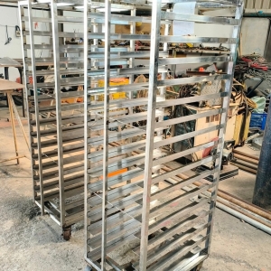 鐵皮屋、烤漆浪板施工、快速門捲門安裝維修、莊智荃鐵工程行-營建工程