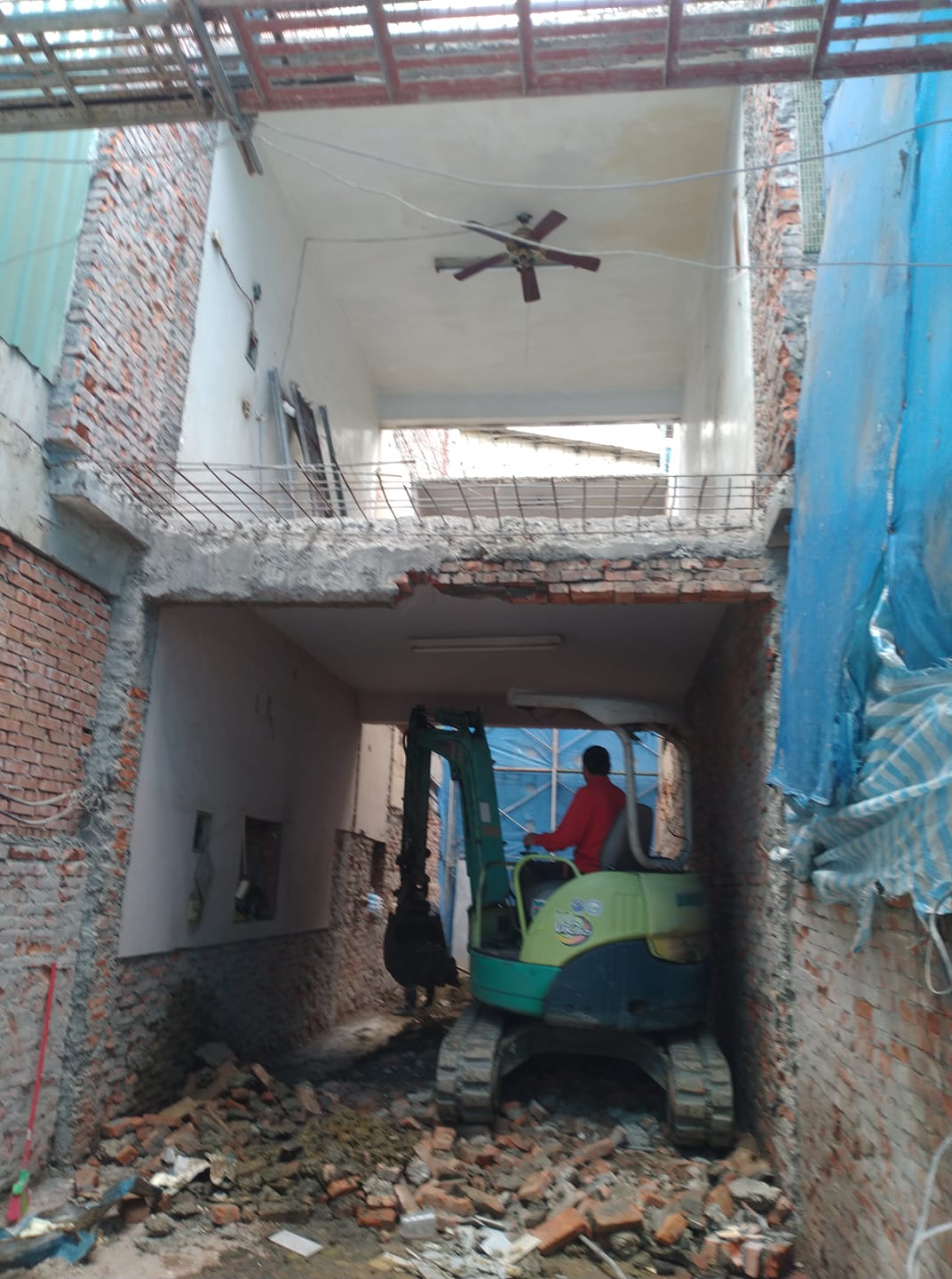 住宅新建,水電裝修,廠辦新建,冷氣裝修,室內規劃,油漆防水,房屋修繕,玻璃裝設,裝潢裝修