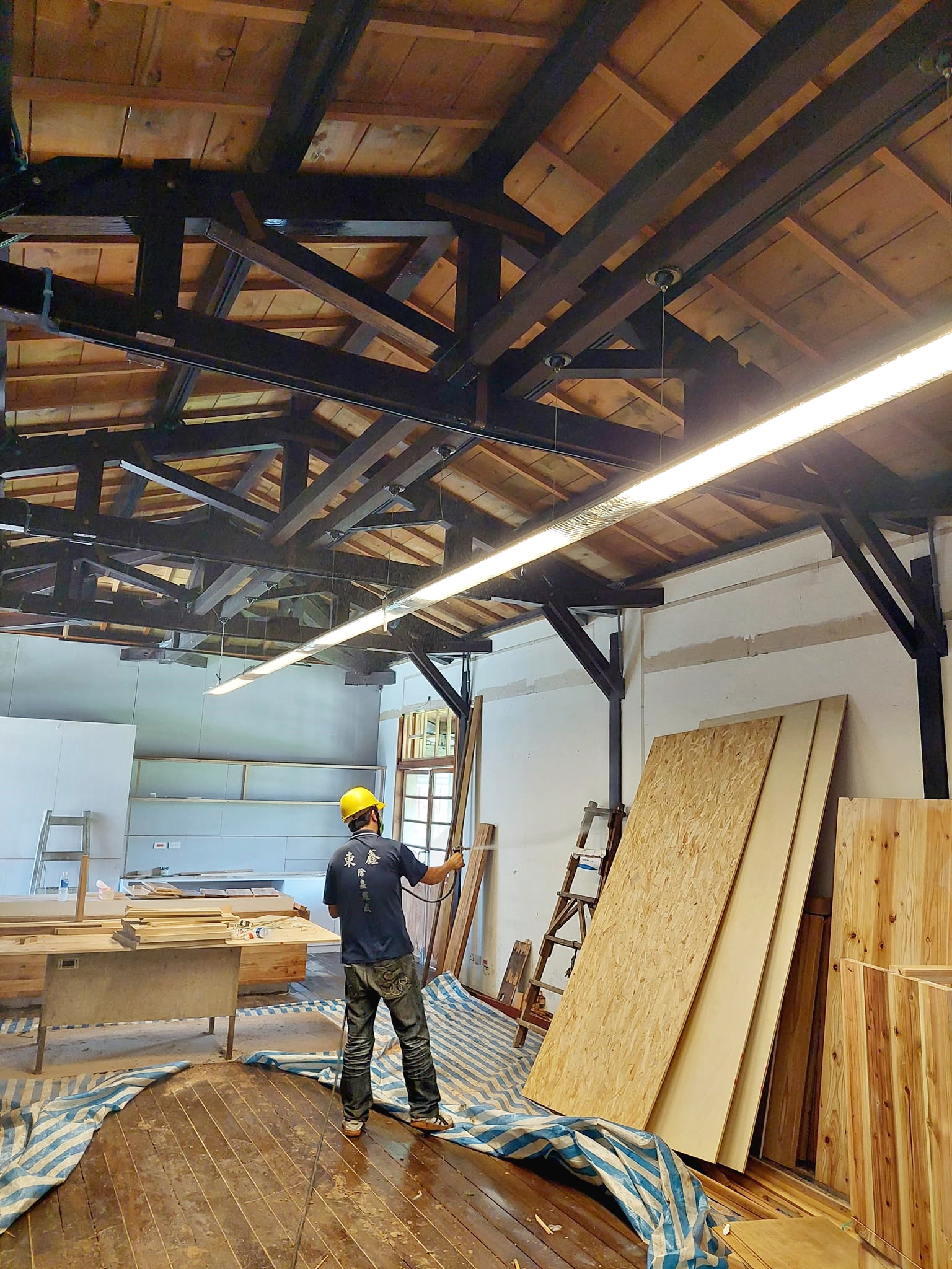 木構件噴洗白蟻防治(大洲車站)