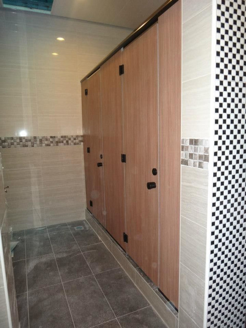 台中三綠防火門廠辦-浴廁隔間