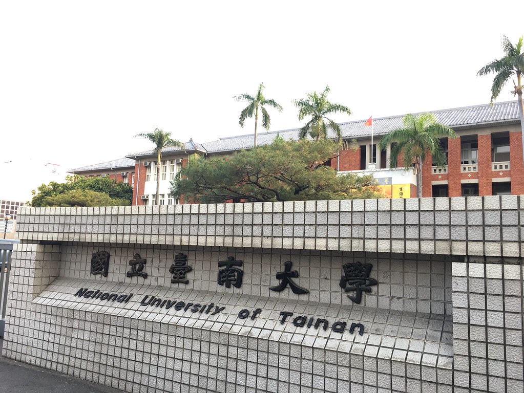 臺南大學-免水小便斗