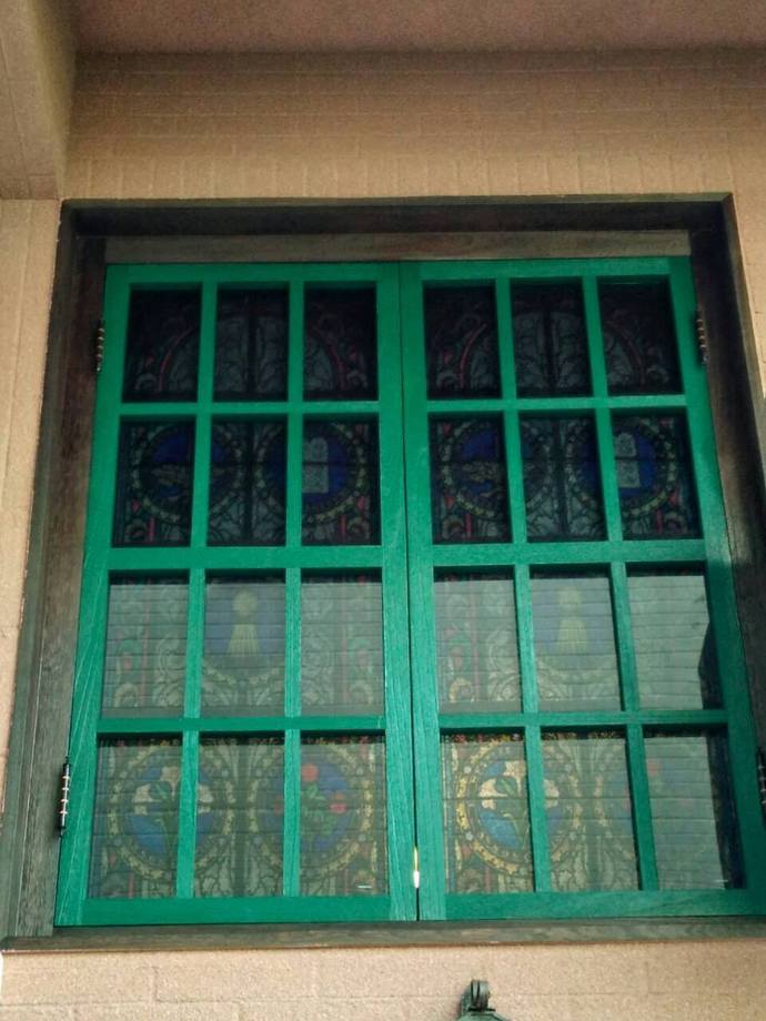 仿鑲嵌玻璃窗戶