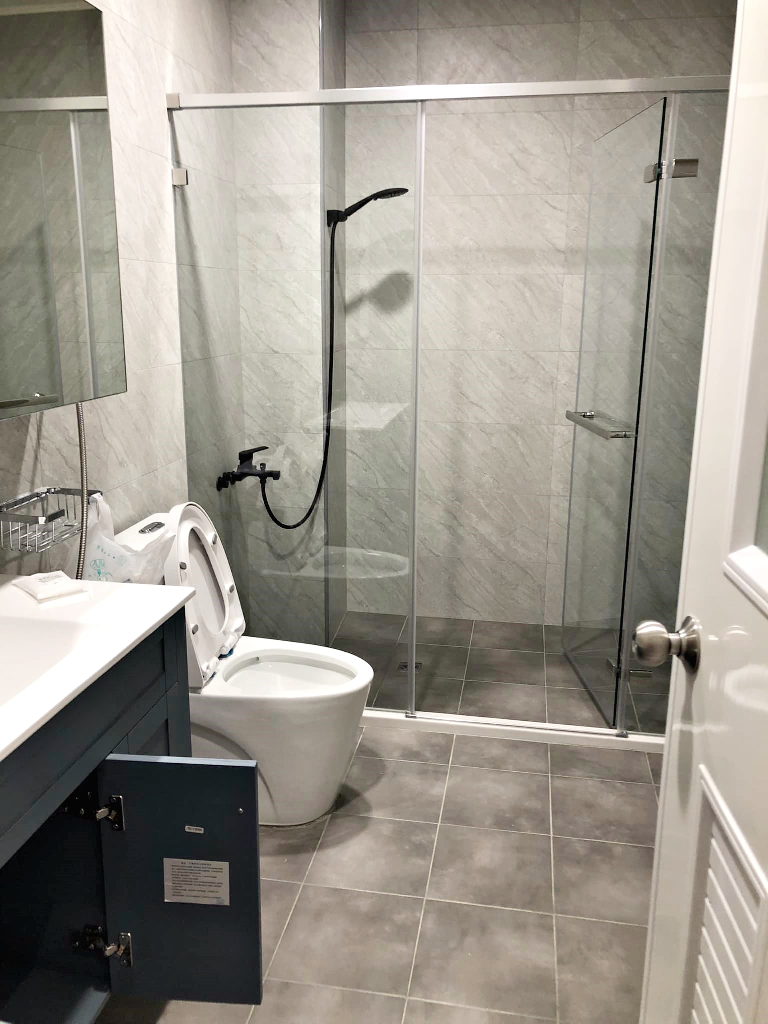 浴室翻修/磁磚舖設/衛浴設備安裝