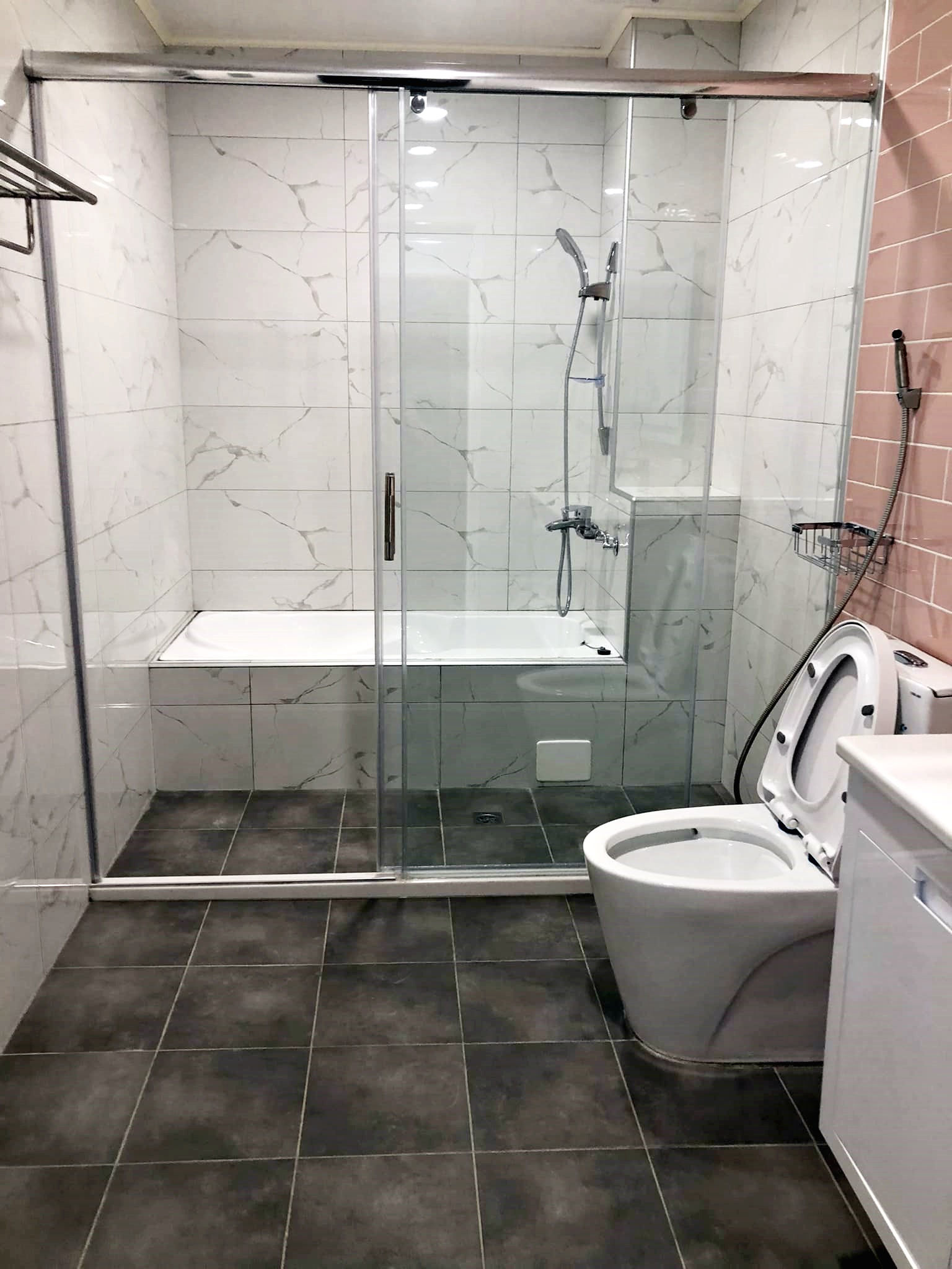 浴室翻修/磁磚舖設/衛浴設備安裝