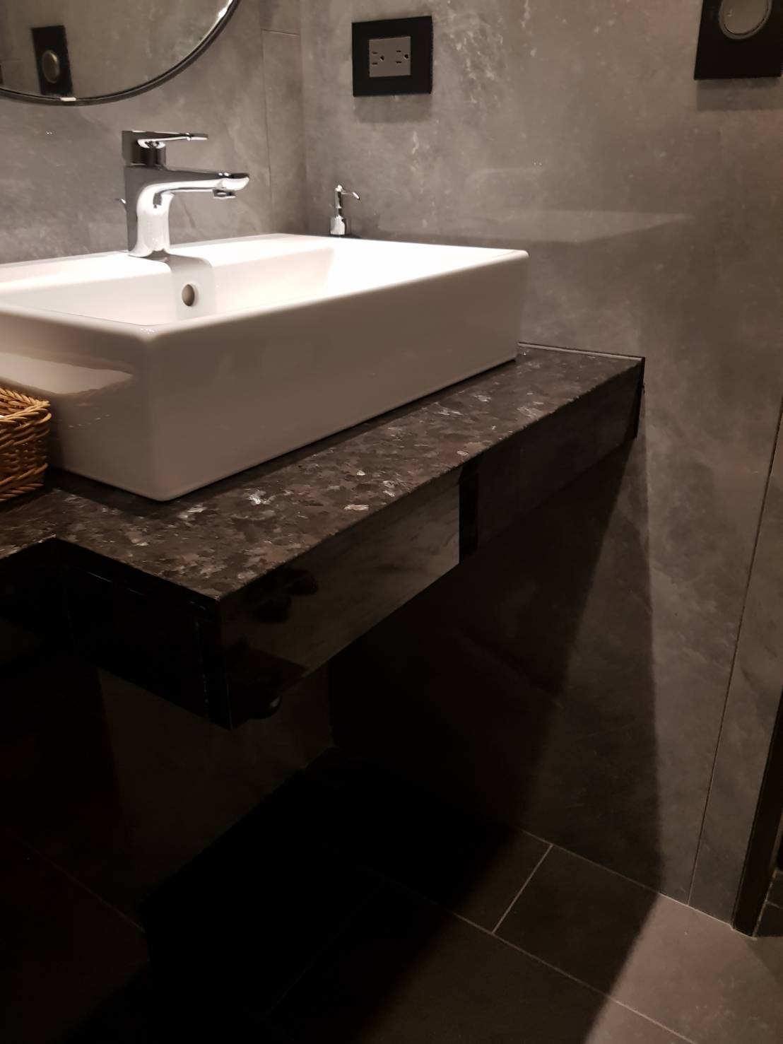 C7D54A4A-E203-4000-BF50-77013D28FFF7