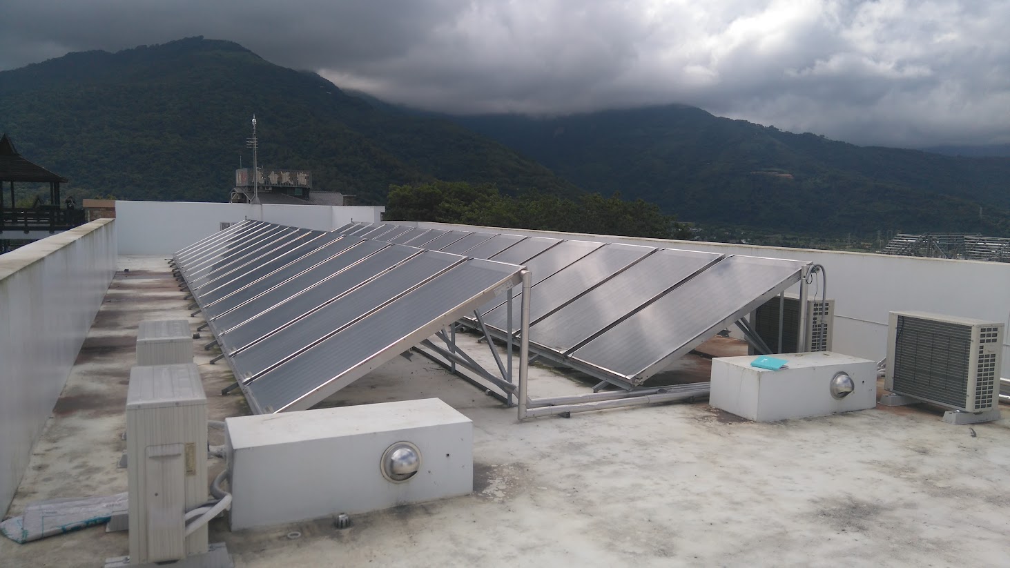 平板式太陽能熱水器10