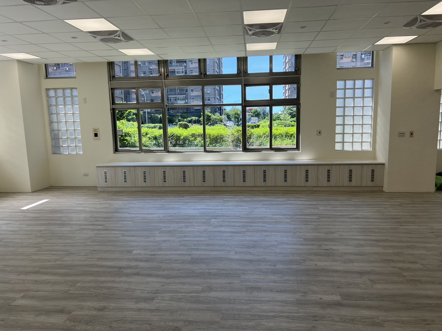 台中隔間牆,台中辦公室隔間,台中隔間拉門,台中輕隔間牆,台中吸音牆,台中防火隔間牆,