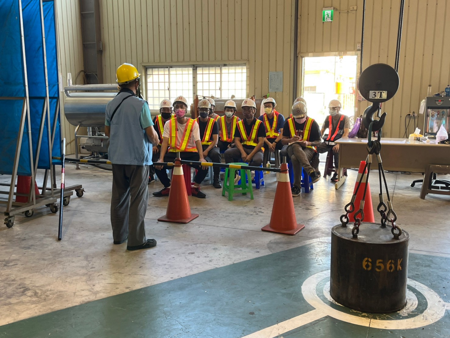 零點五公噸以上未滿三公噸之固定式起重機操作人員