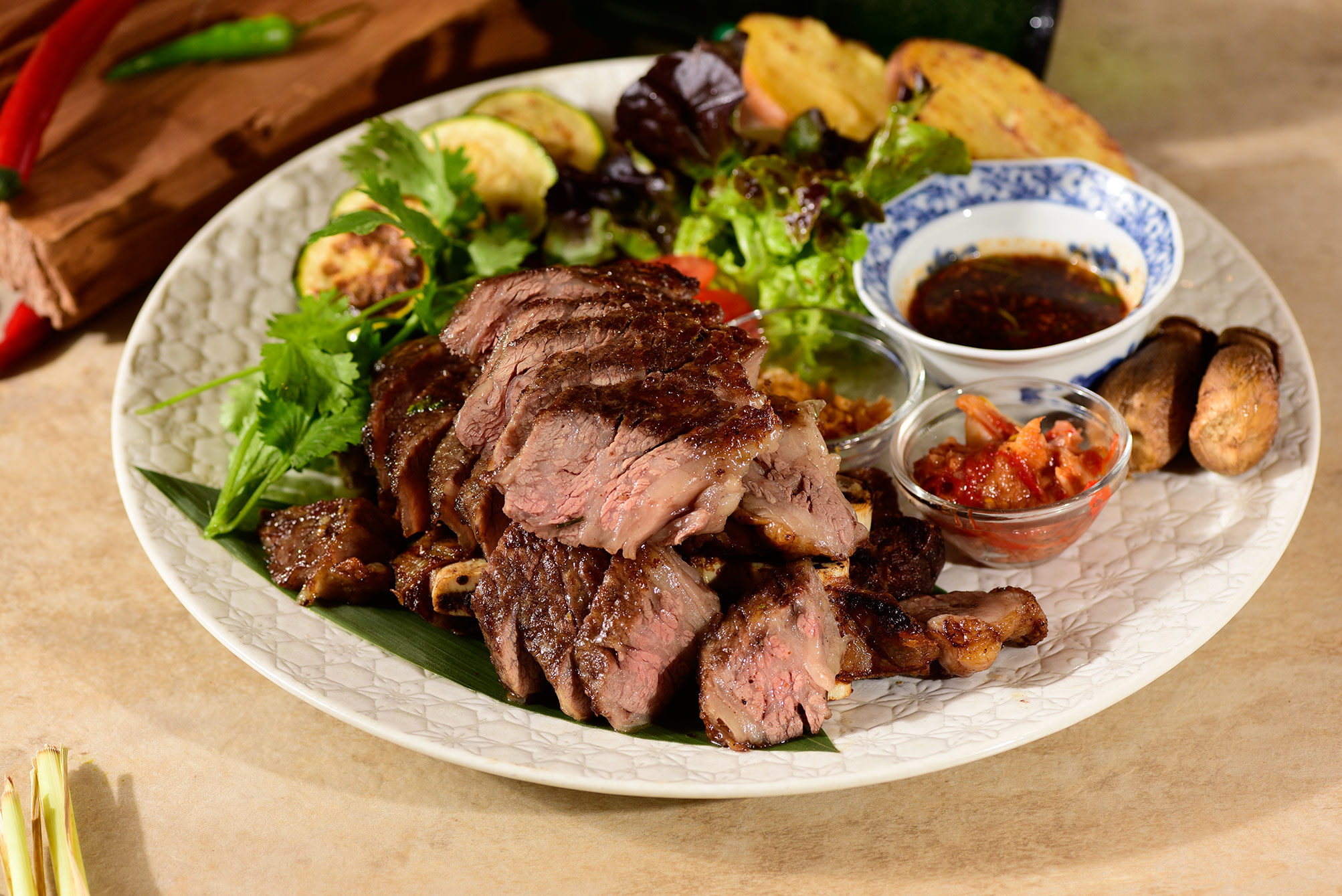 炭烤帶骨牛小排_莎瓦迪卡海鮮泰