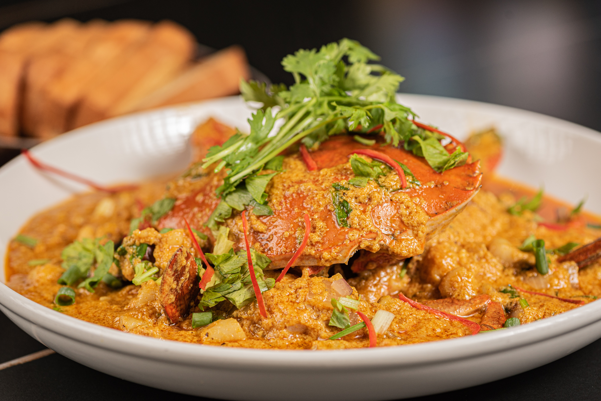 嫩蛋黃咖哩活蟹_莎瓦迪卡海鮮泰