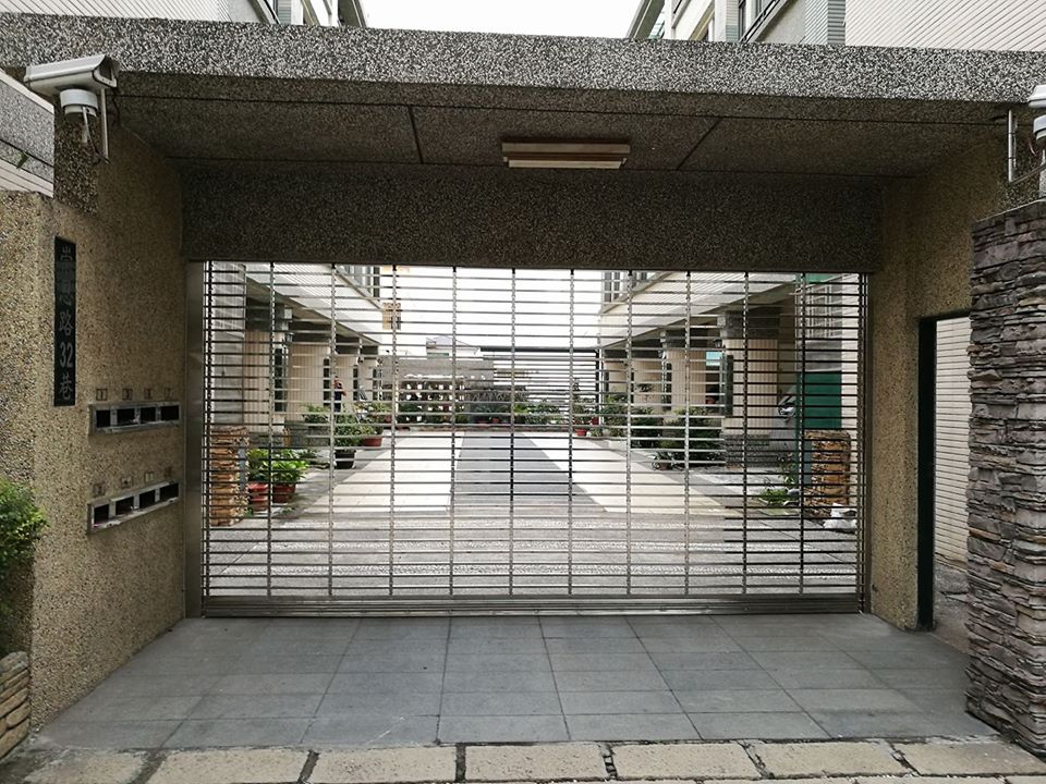 銀行式白鐵透空快速門