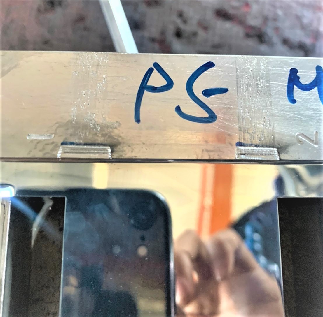 (焊接處理後))撕裂傷，射出成品會有毛邊，焊接時不可傷到鏡面1