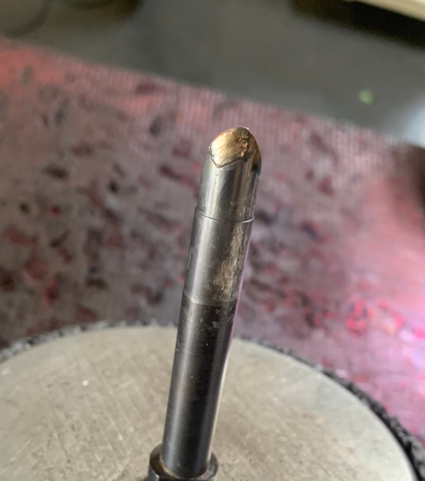 (焊接後)口紅模具缺了一角，工夫夠焊接後，稍微磨一下就好(2)