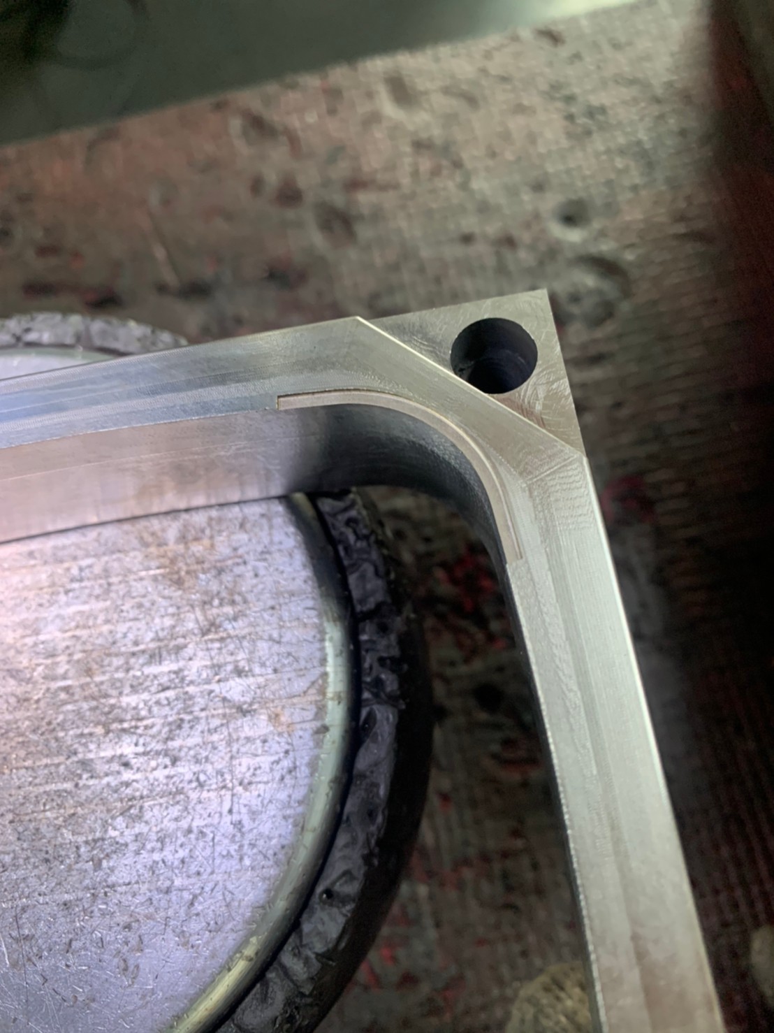 CNC放刀過頭，雷謝焊補完整不倒角，且不會變形