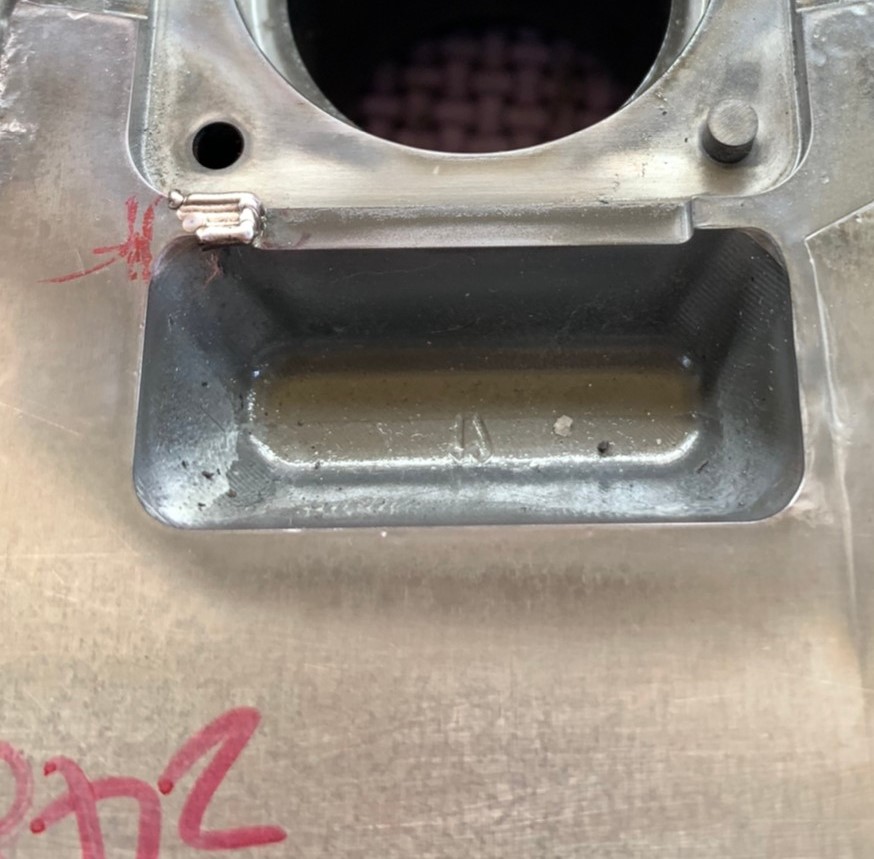 左右對稱，整個角不見了，重新補回來，即美觀又不變形