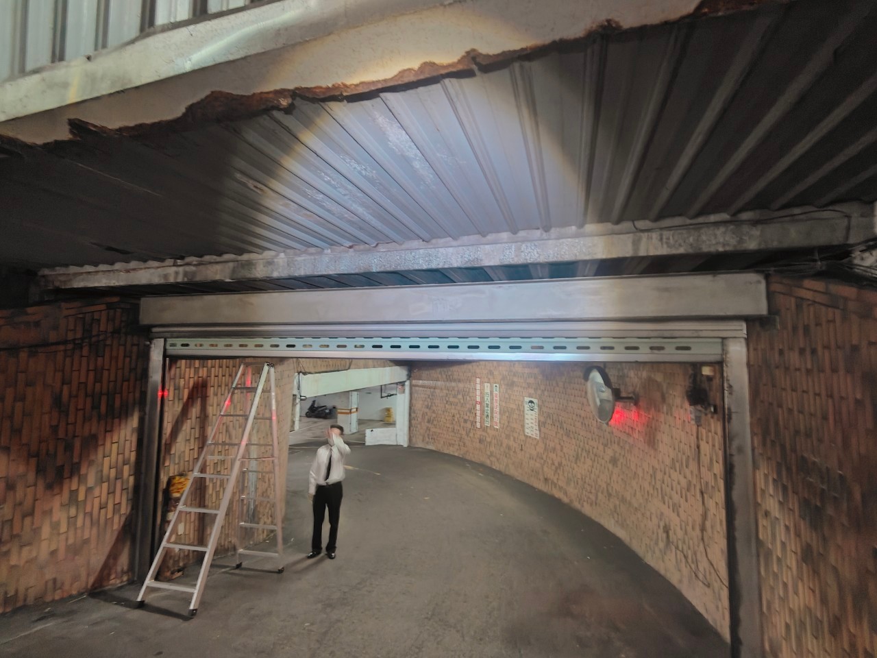 捲門脫軌、卡住復位&nbsp;