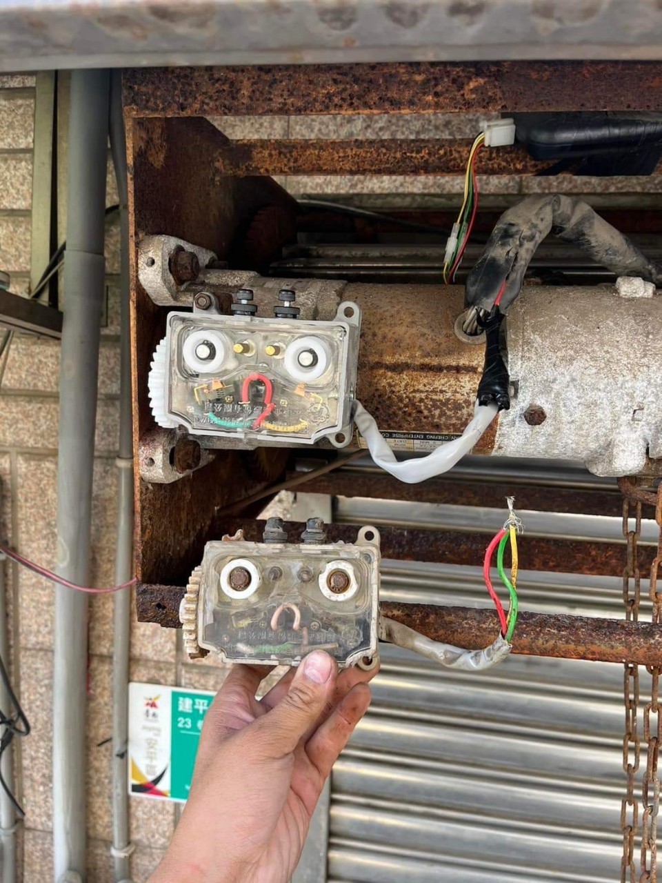 傳統電動鐵捲門電機維修