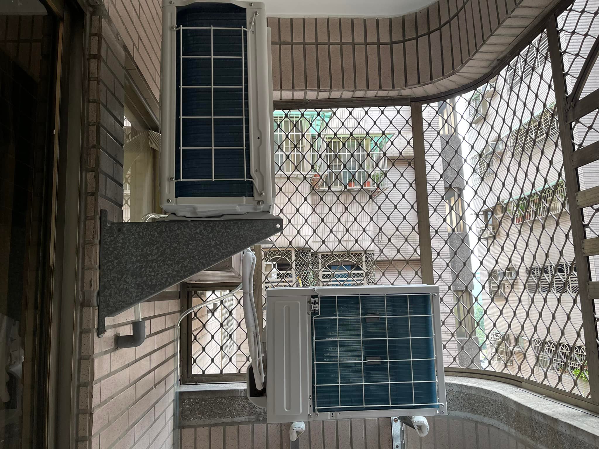 高雄冷氣維修-大樓出租房修飾管槽包覆銅管施作分享3