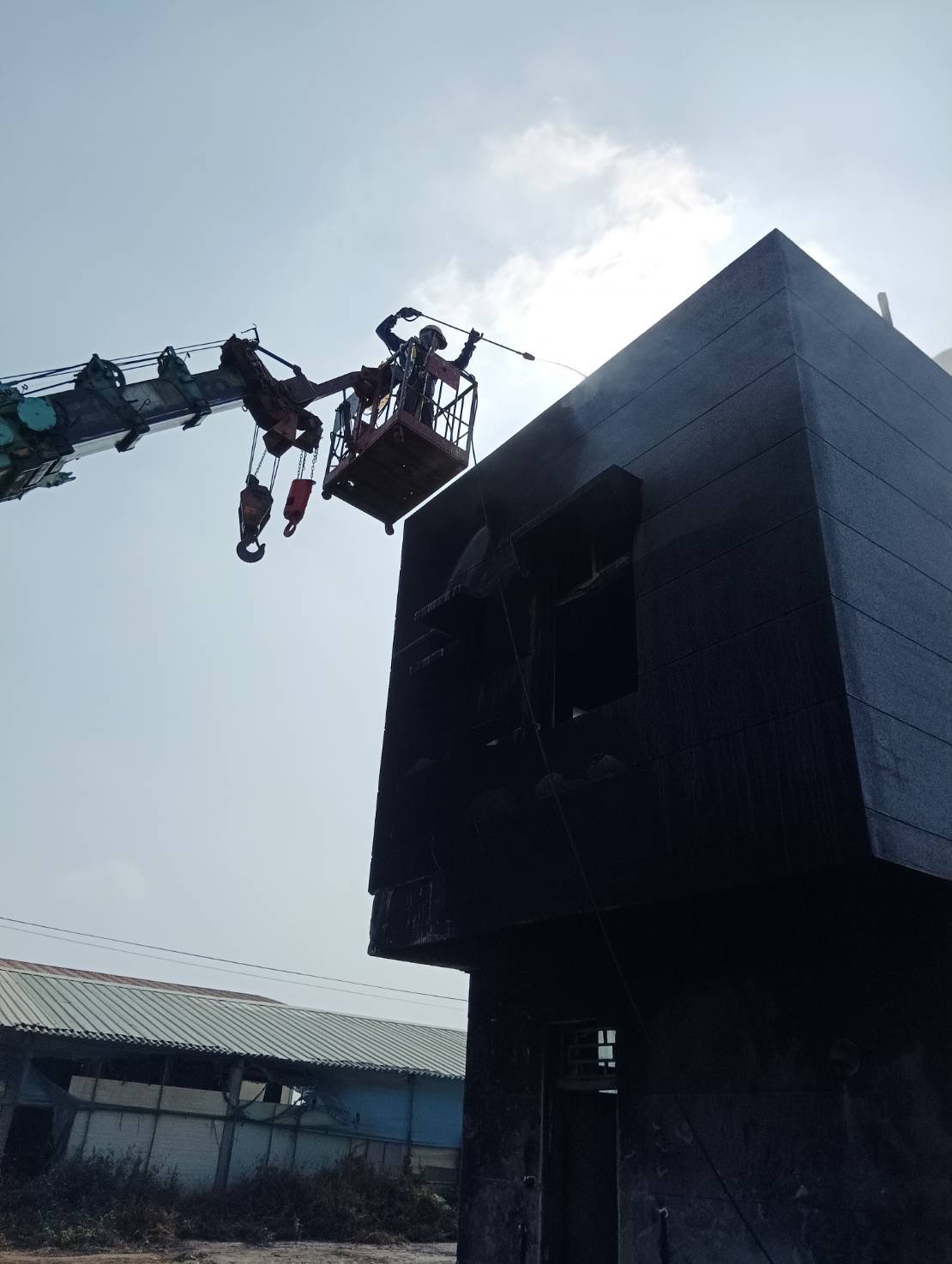 高壓水刀清洗(房屋外觀、工廠清洗、地面、鋼構、油汙、工業煙囪清洗、火災後環境清洗)