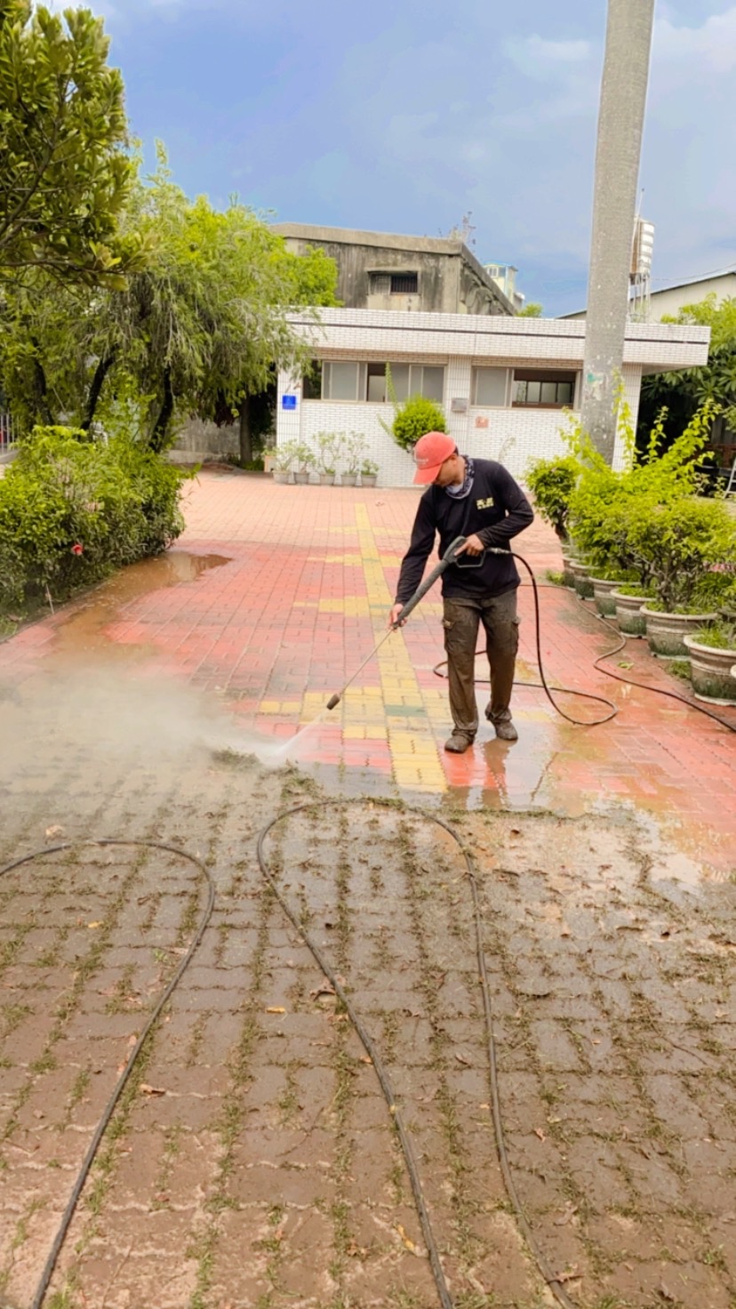 高壓水刀清洗(房屋外觀、工廠清洗、地面、鋼構、油汙、工業煙囪清洗、火災後環境清洗)