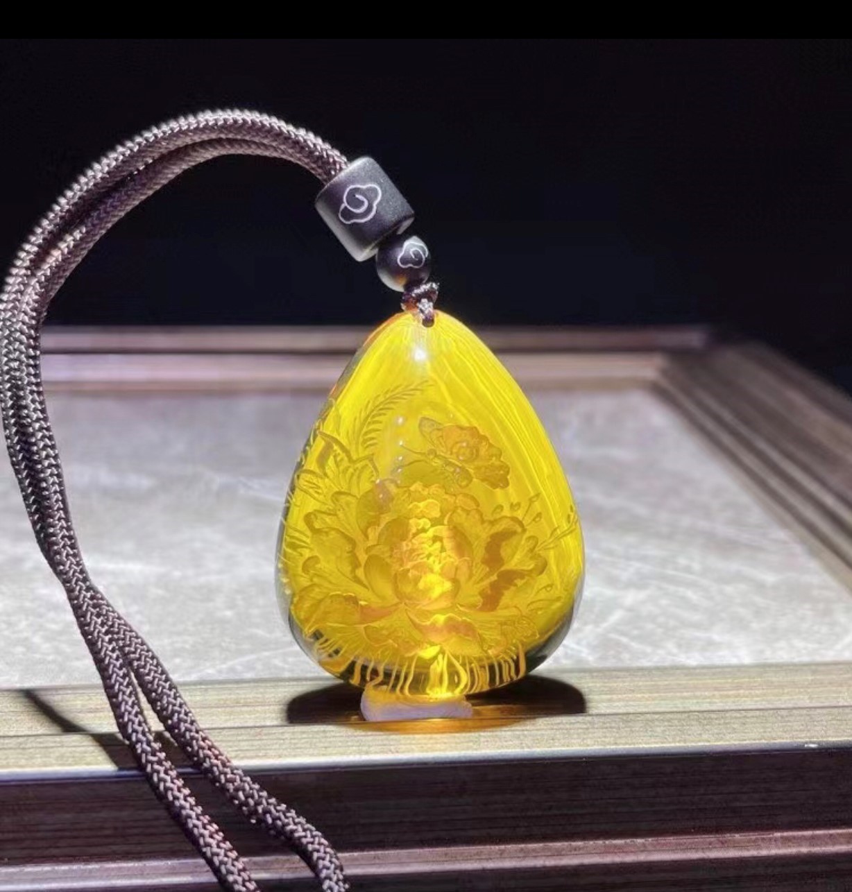 藍珀雕件-牡丹花-22.3-16.9-41.2-12.4g