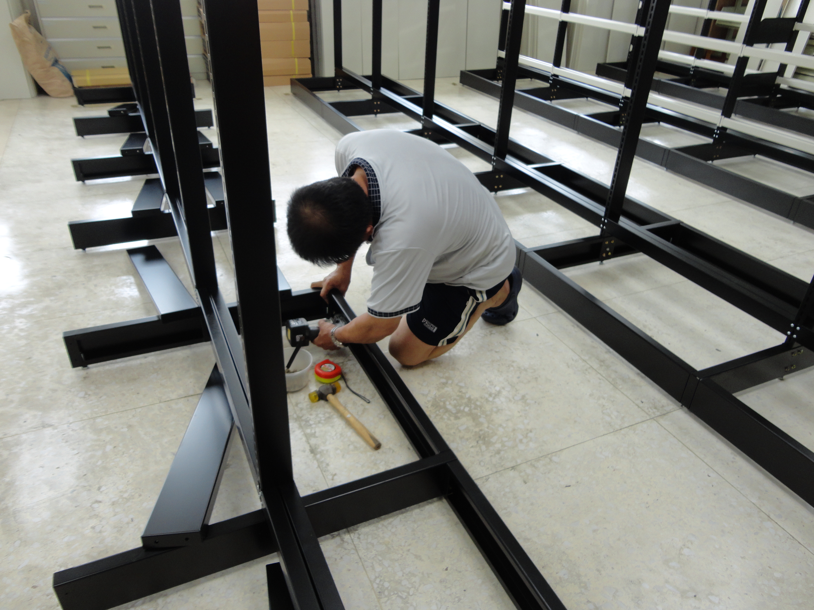 安裝過程-圖書館書架