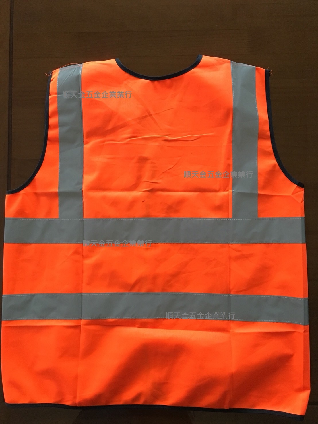 魔鬼氈背心背面