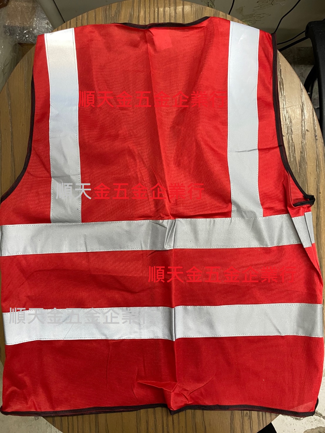 魔鬼氈背心紅網背面