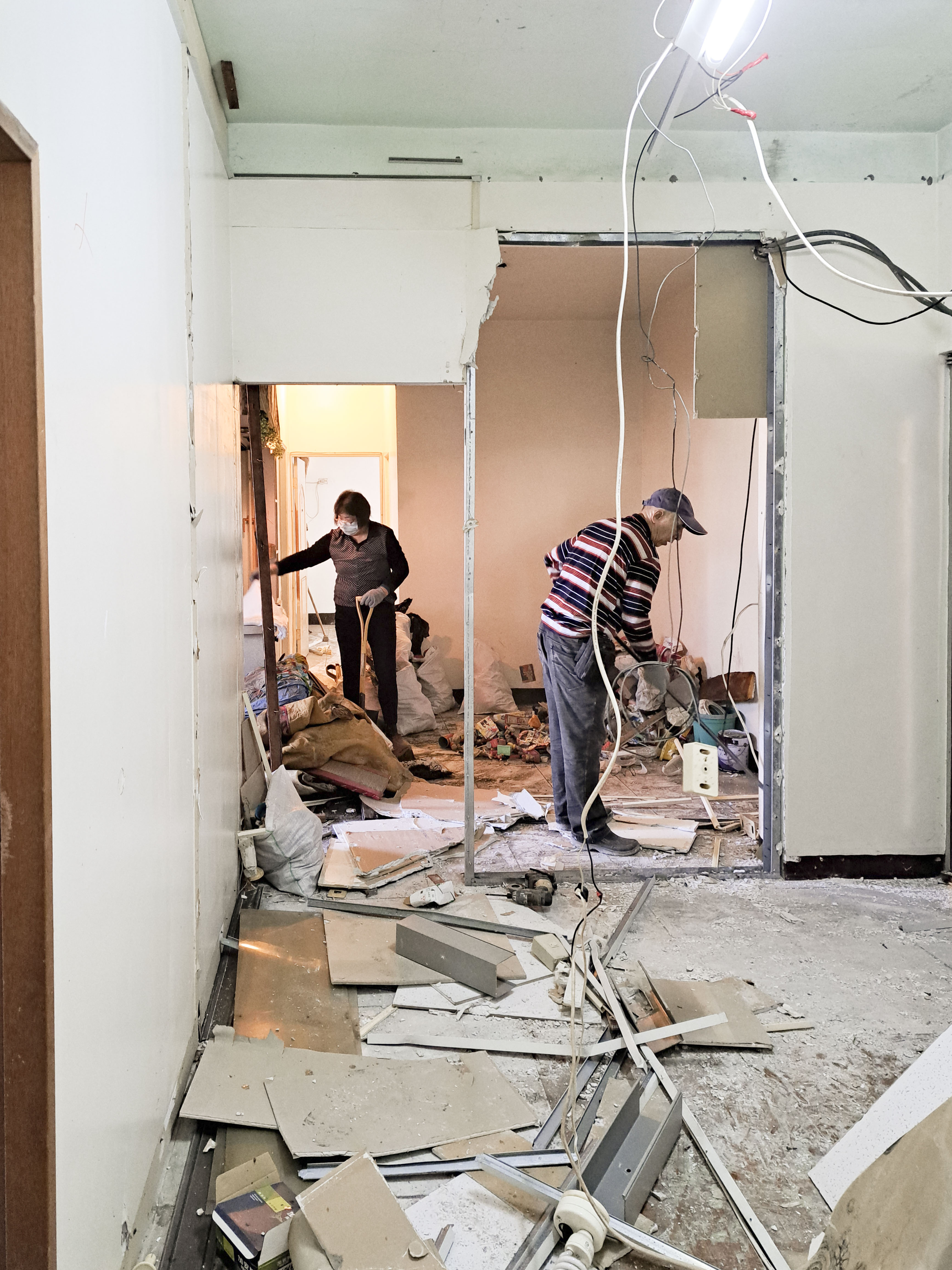 請問拆除木作天花板費用