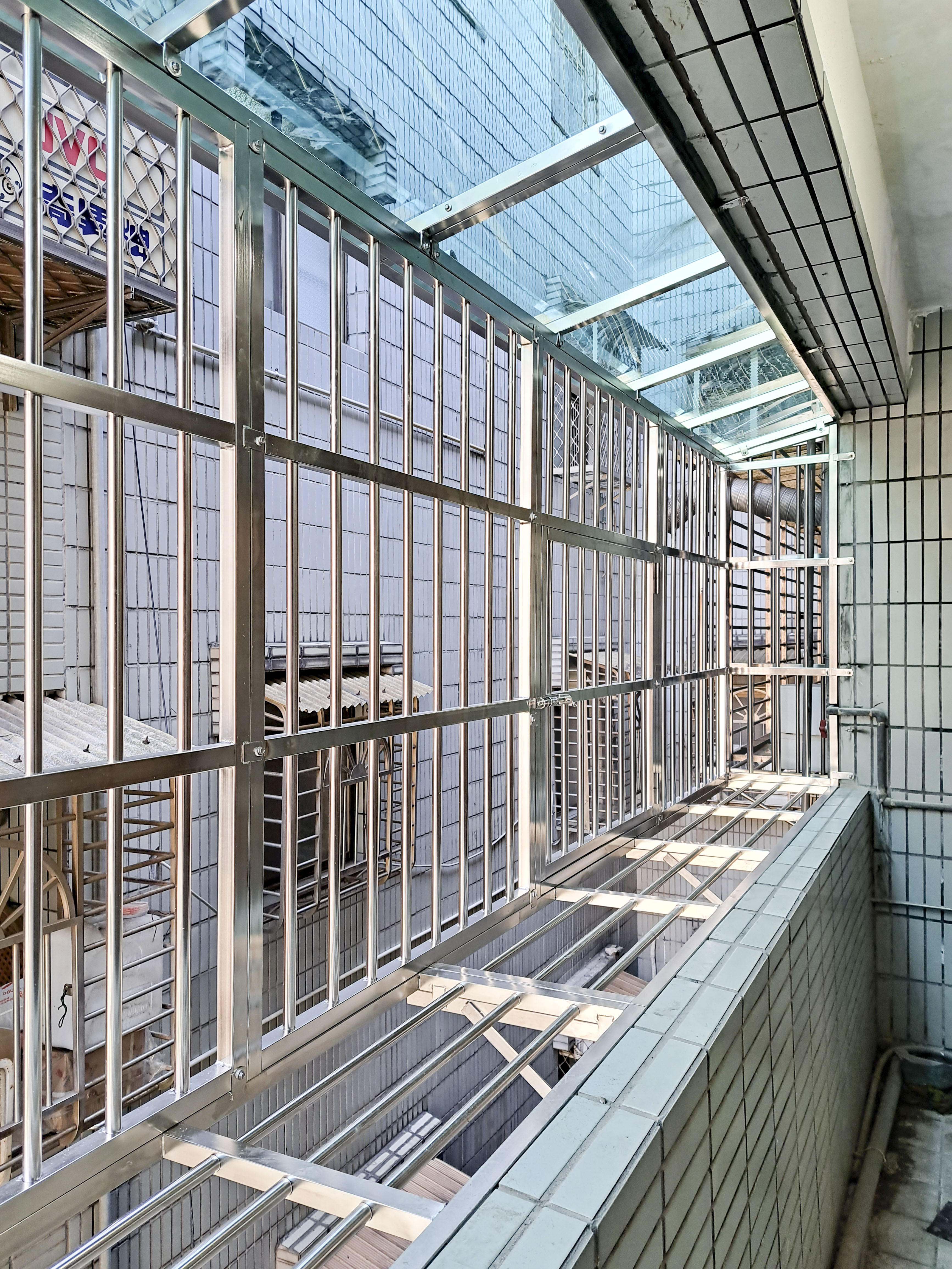 鐵窗2