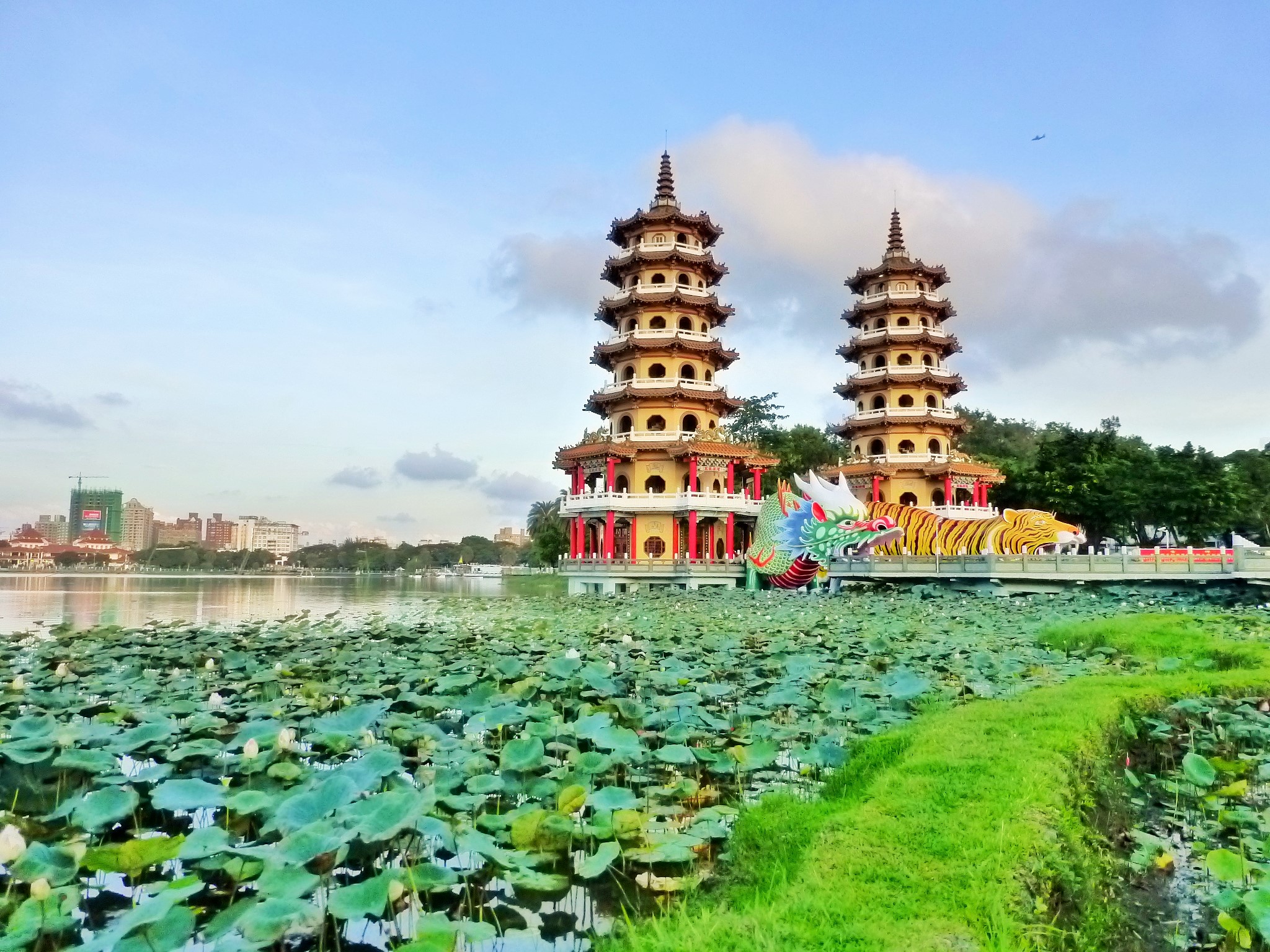 高雄蓮池潭-龍虎塔