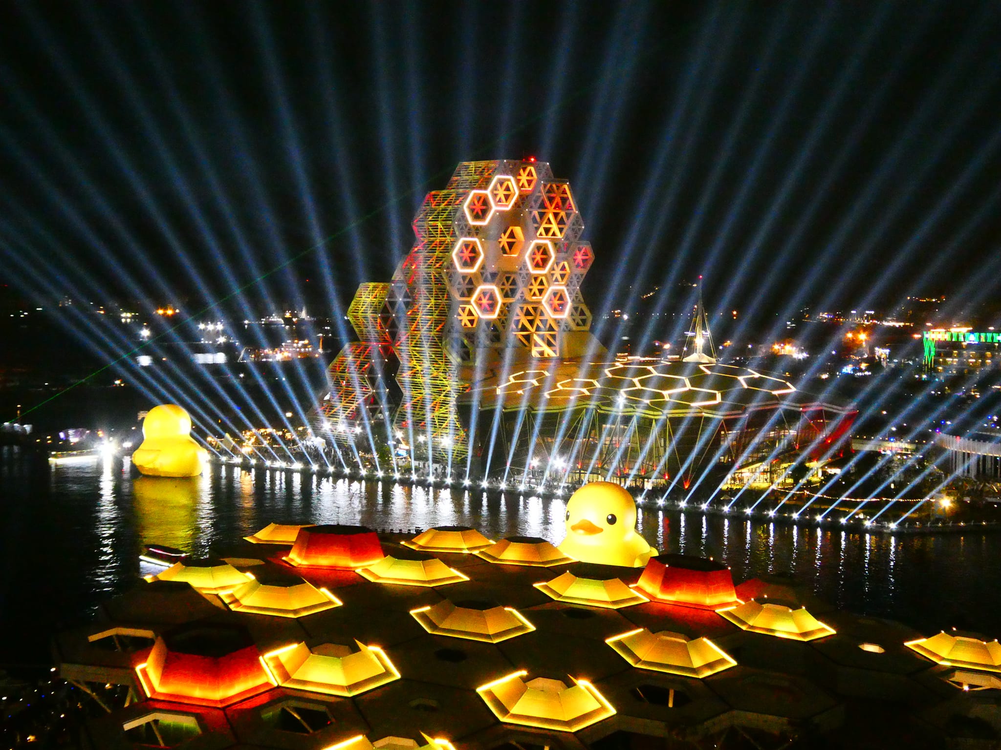 自由行包車旅遊