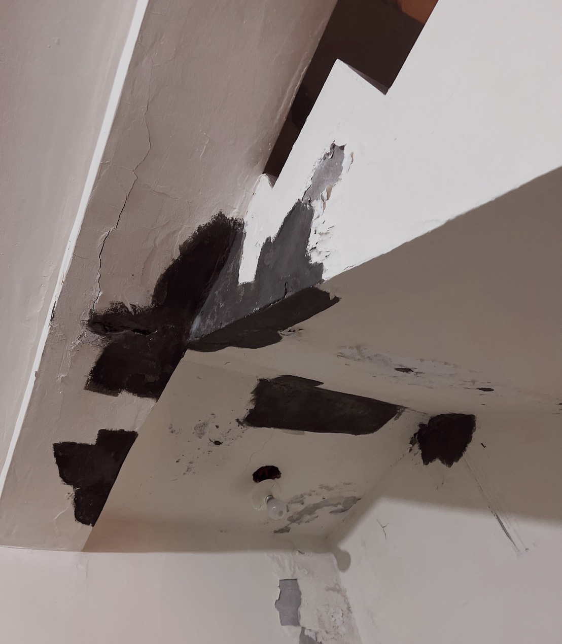 頭份住家樓梯角壁癌漏水-壁癌工程漏水工程處理