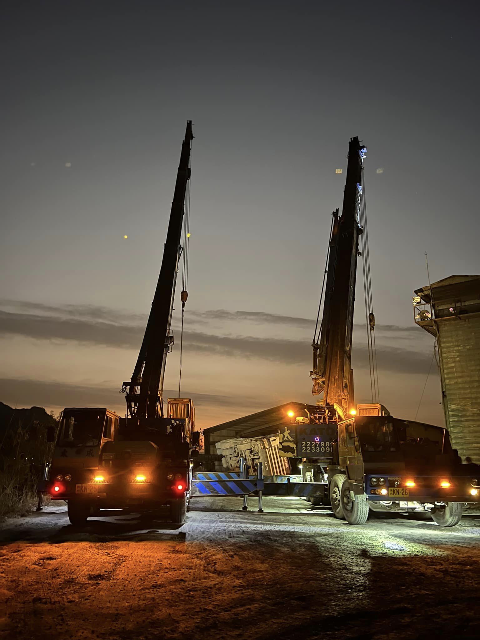 夜間搶救砂石車