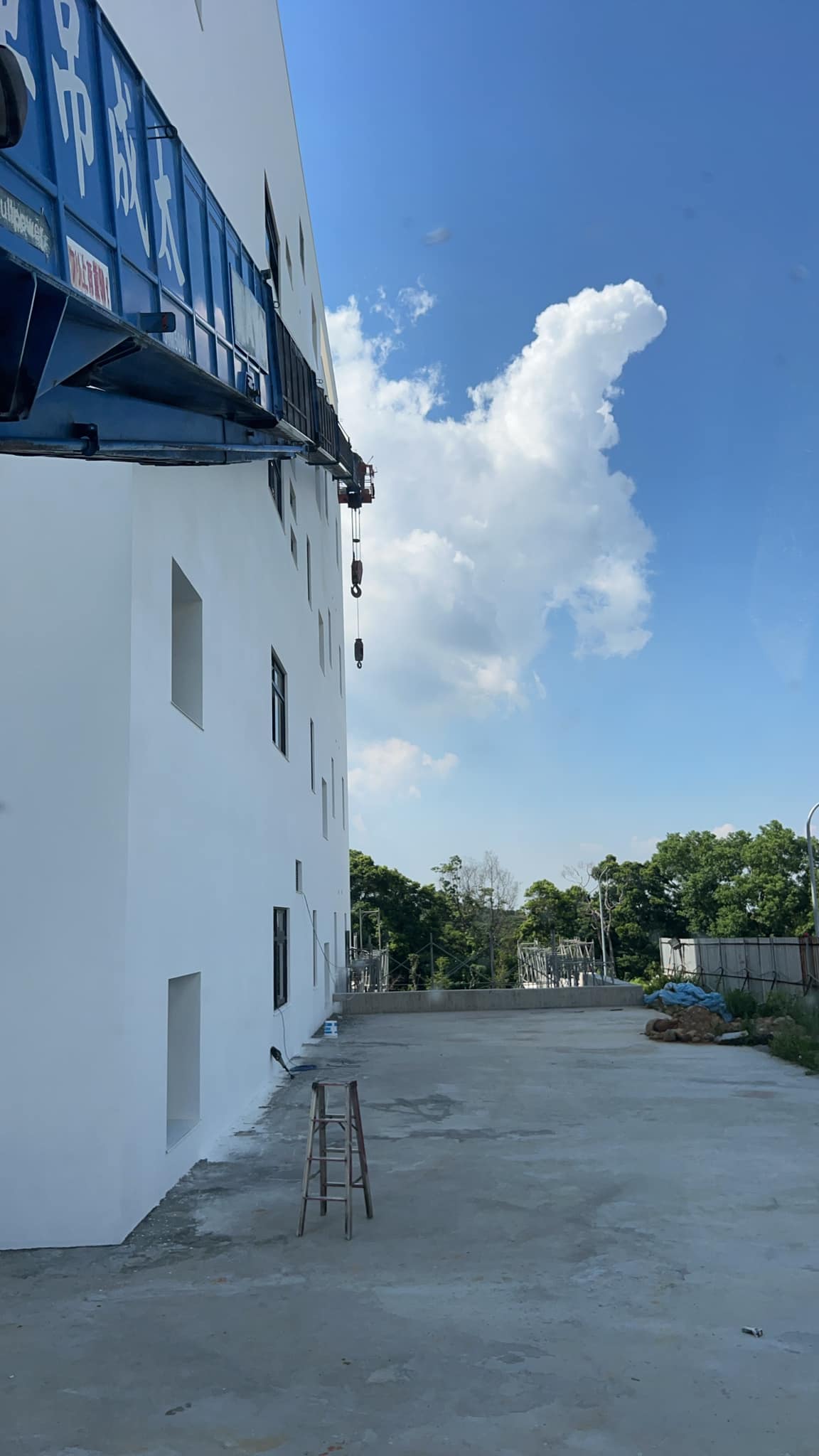 固定籃吊人外牆作業