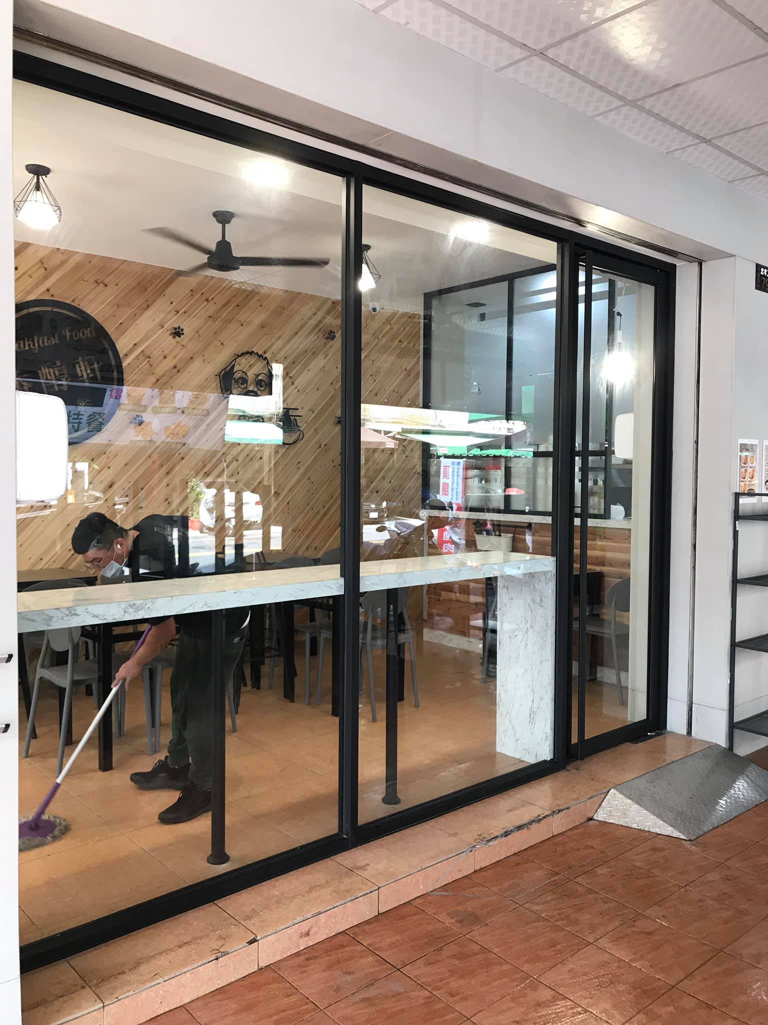 門面推拉門