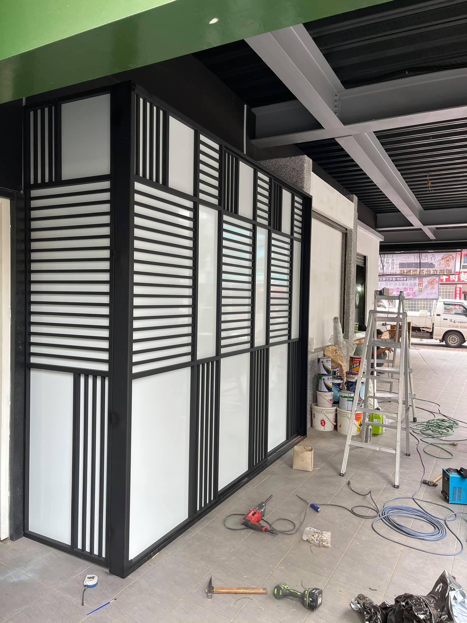 室外三片式造型橫拉門