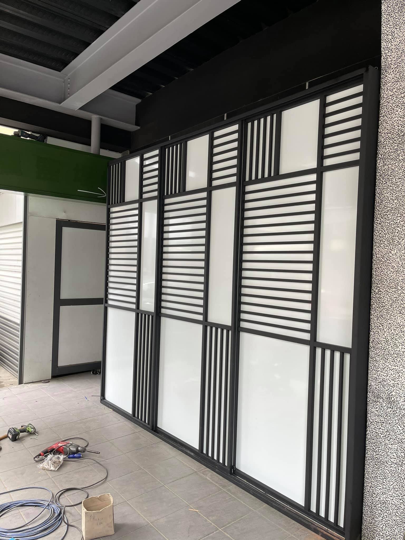 室外三片式造型橫拉門