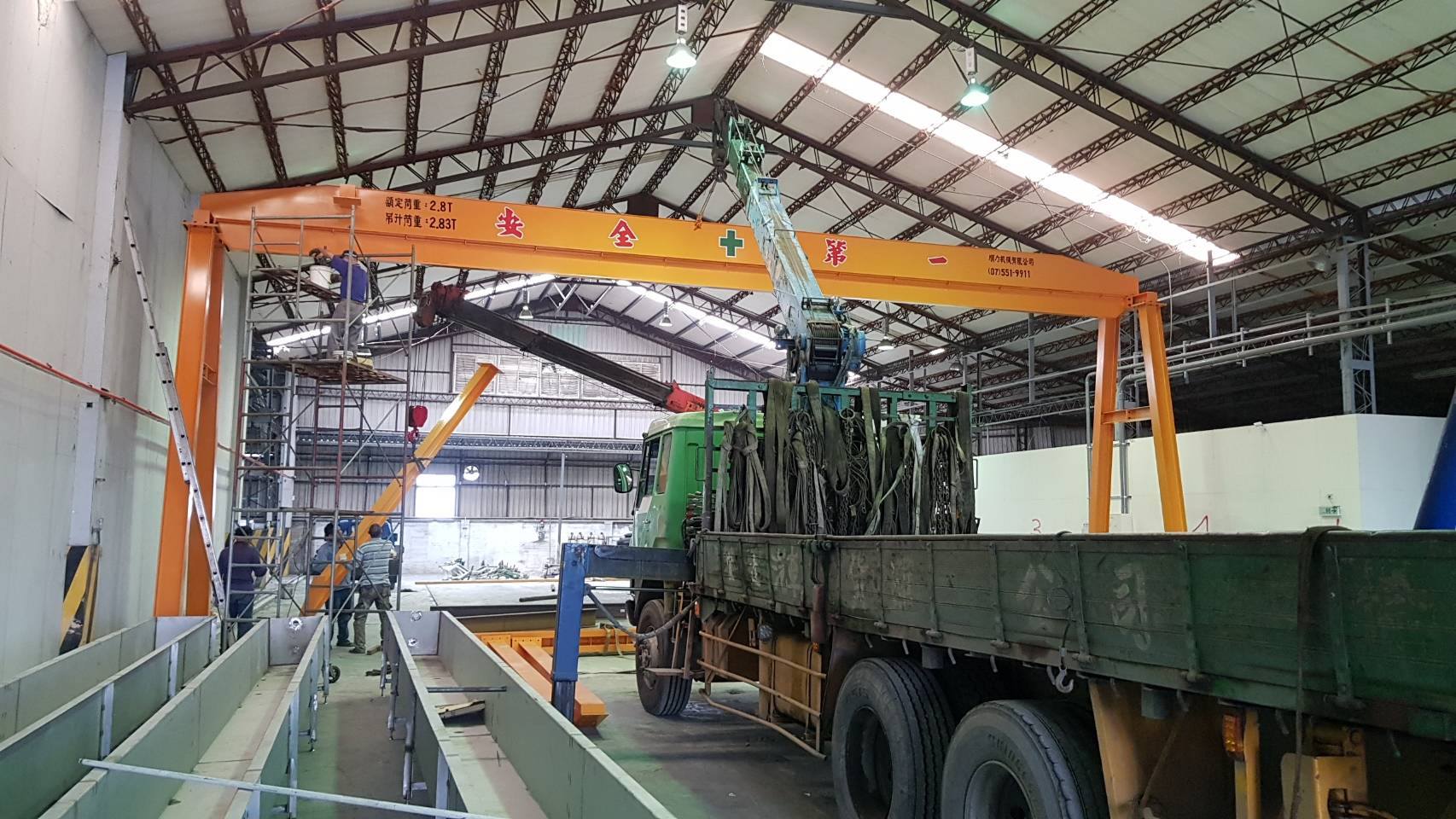 2.8噸龍門型吊車安裝工程3