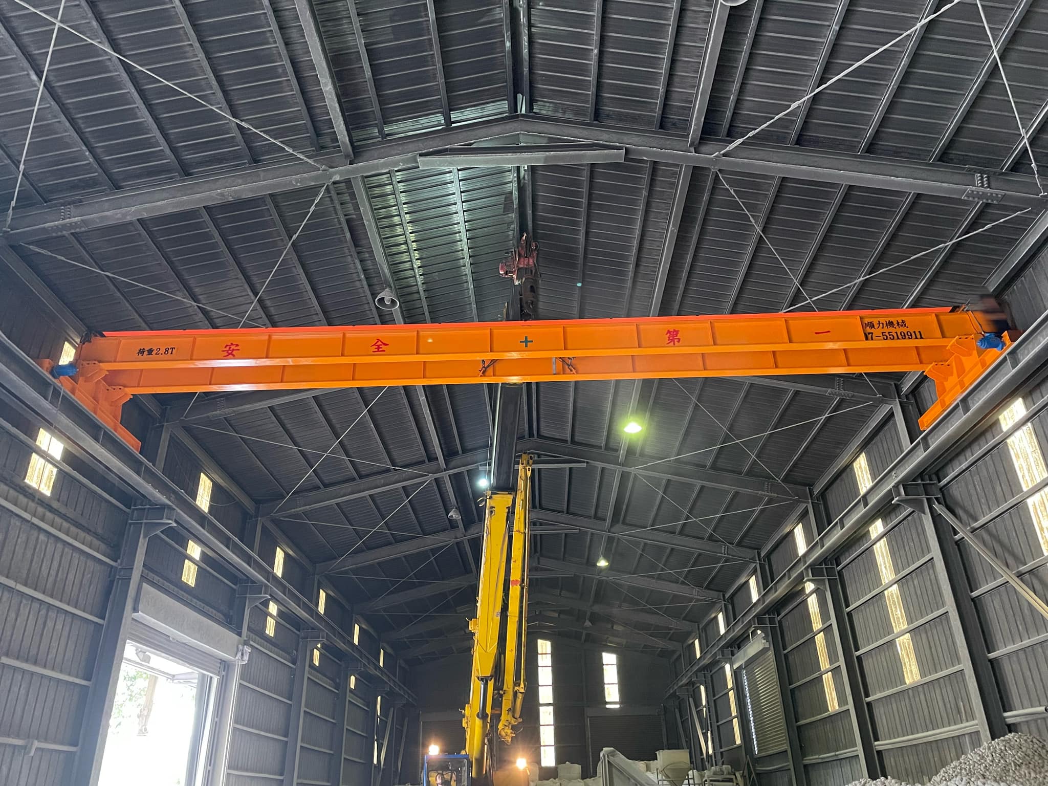 2.8噸雙軌天車橫梁-現場安裝