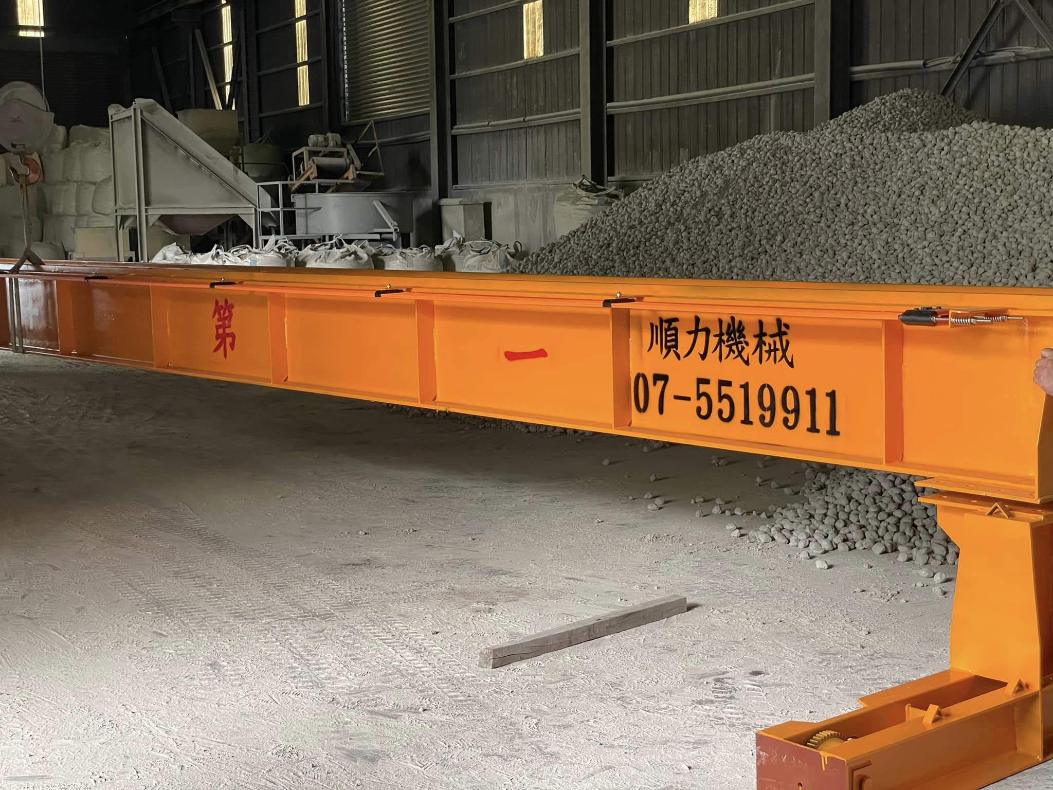 2.8噸雙軌天車橫梁-現場安裝