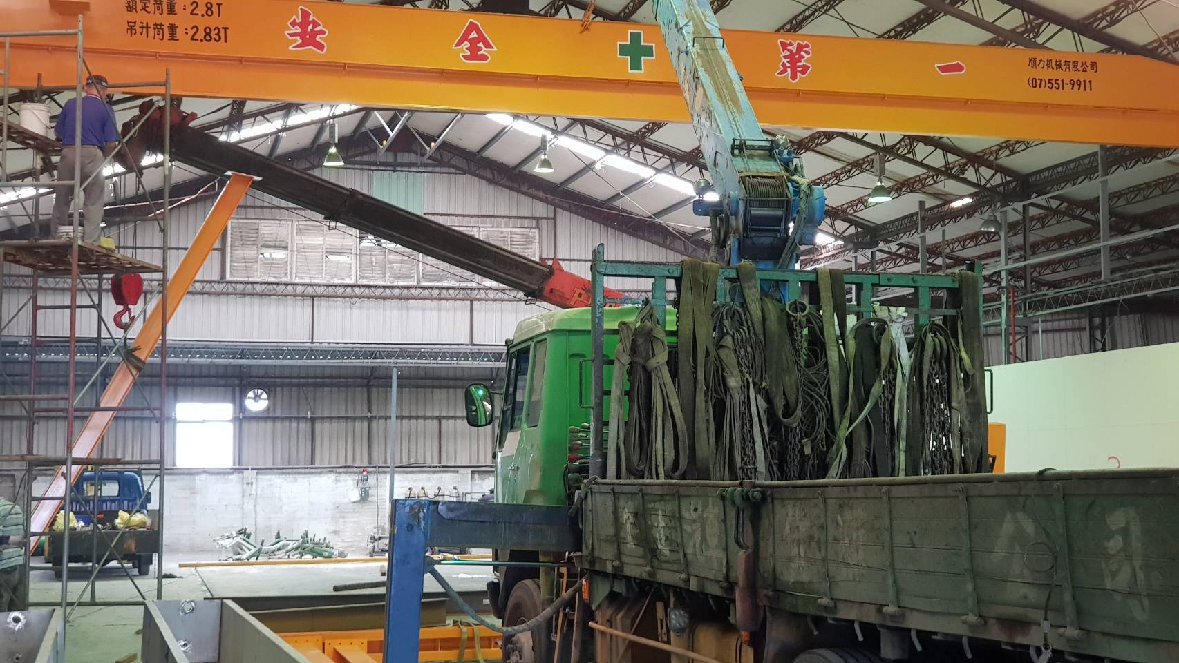 2.8噸龍門型吊車安裝工程2