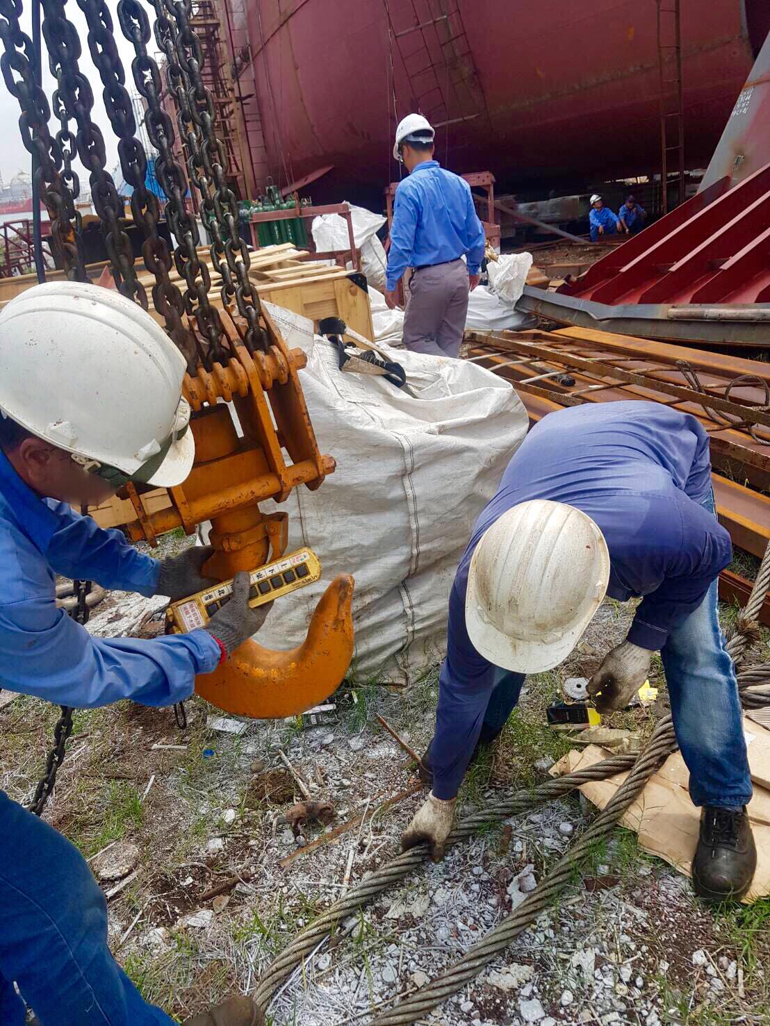 造船廠船頭協助吊裝6