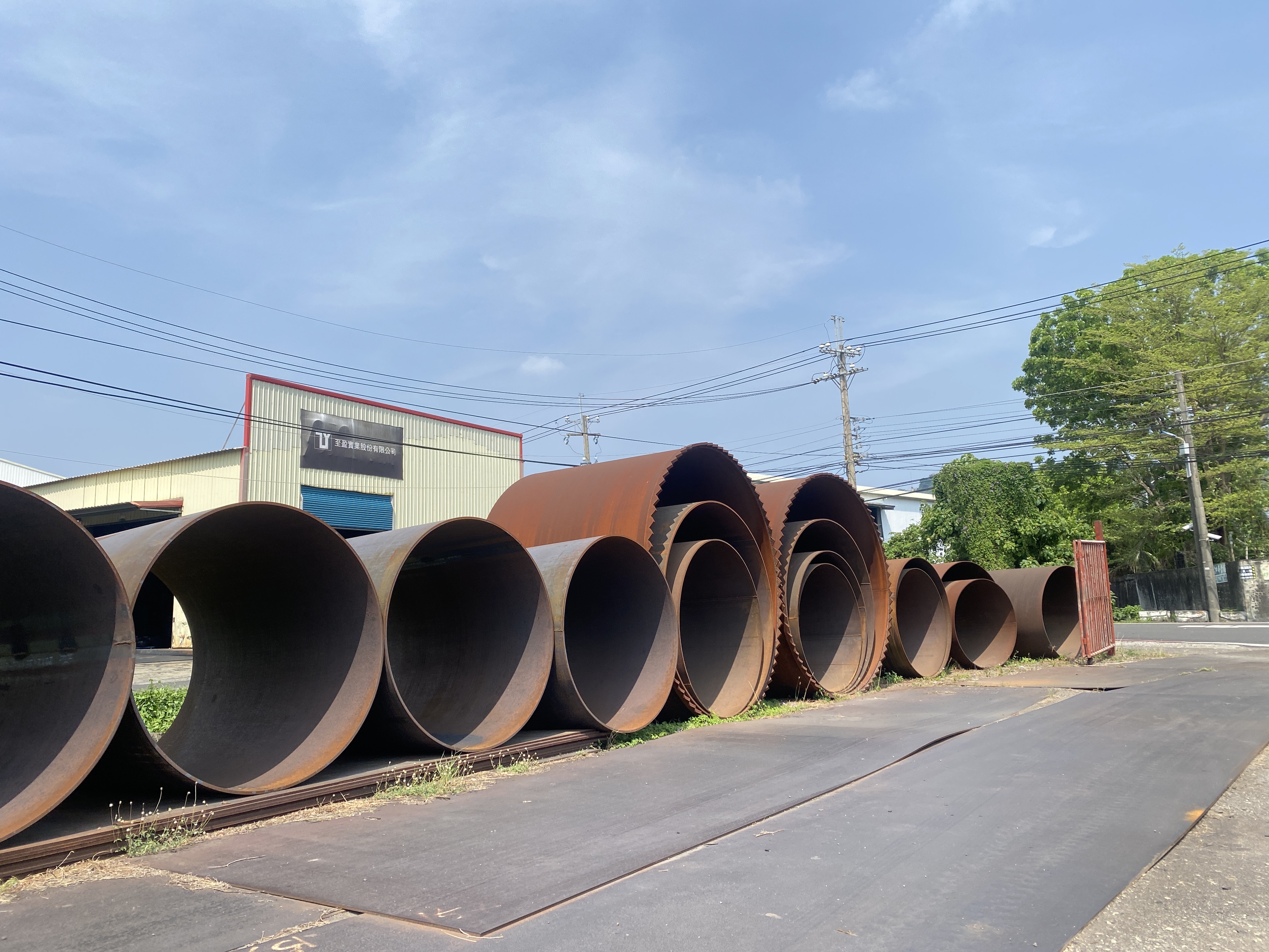 專營污水下水道工程，立坑機製造、覆工蓋板、鋼環、伸縮臂、CNC切割、鐵模(沉箱鐵腳)