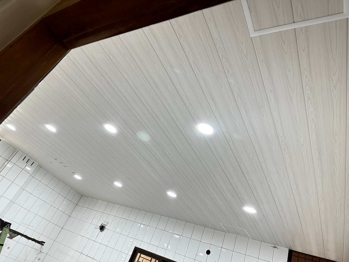長條型塑膠天花板