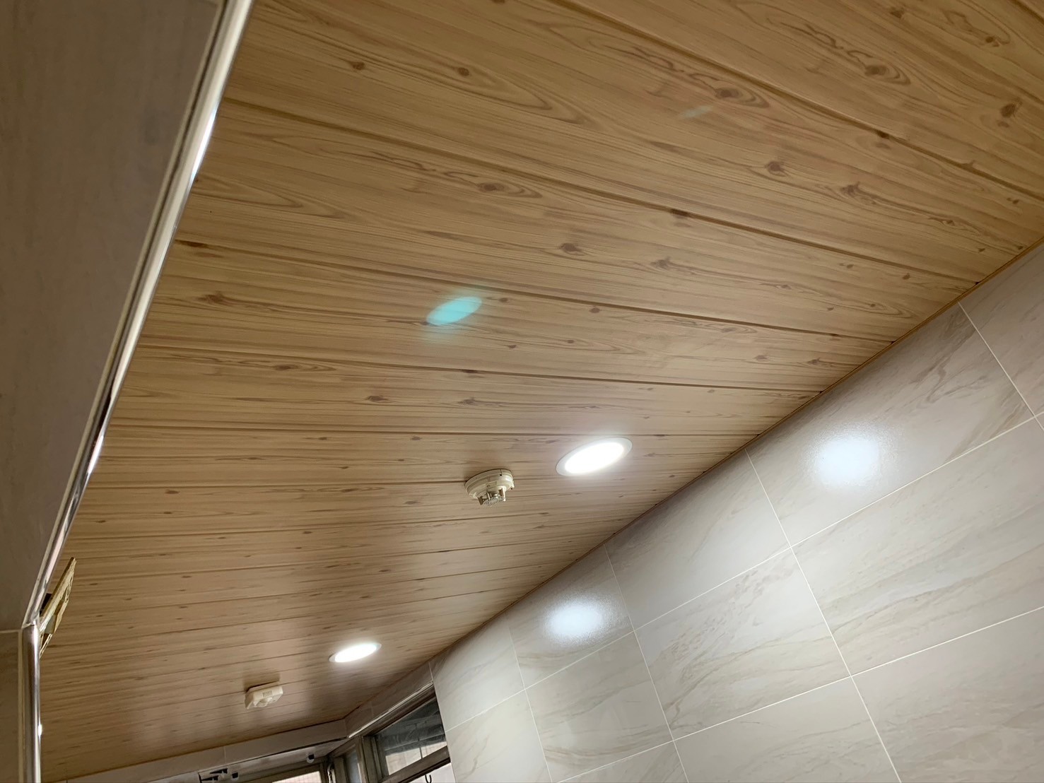 長條型塑膠天花板