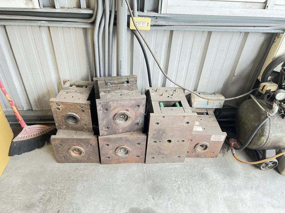 牆角的模具回收清運