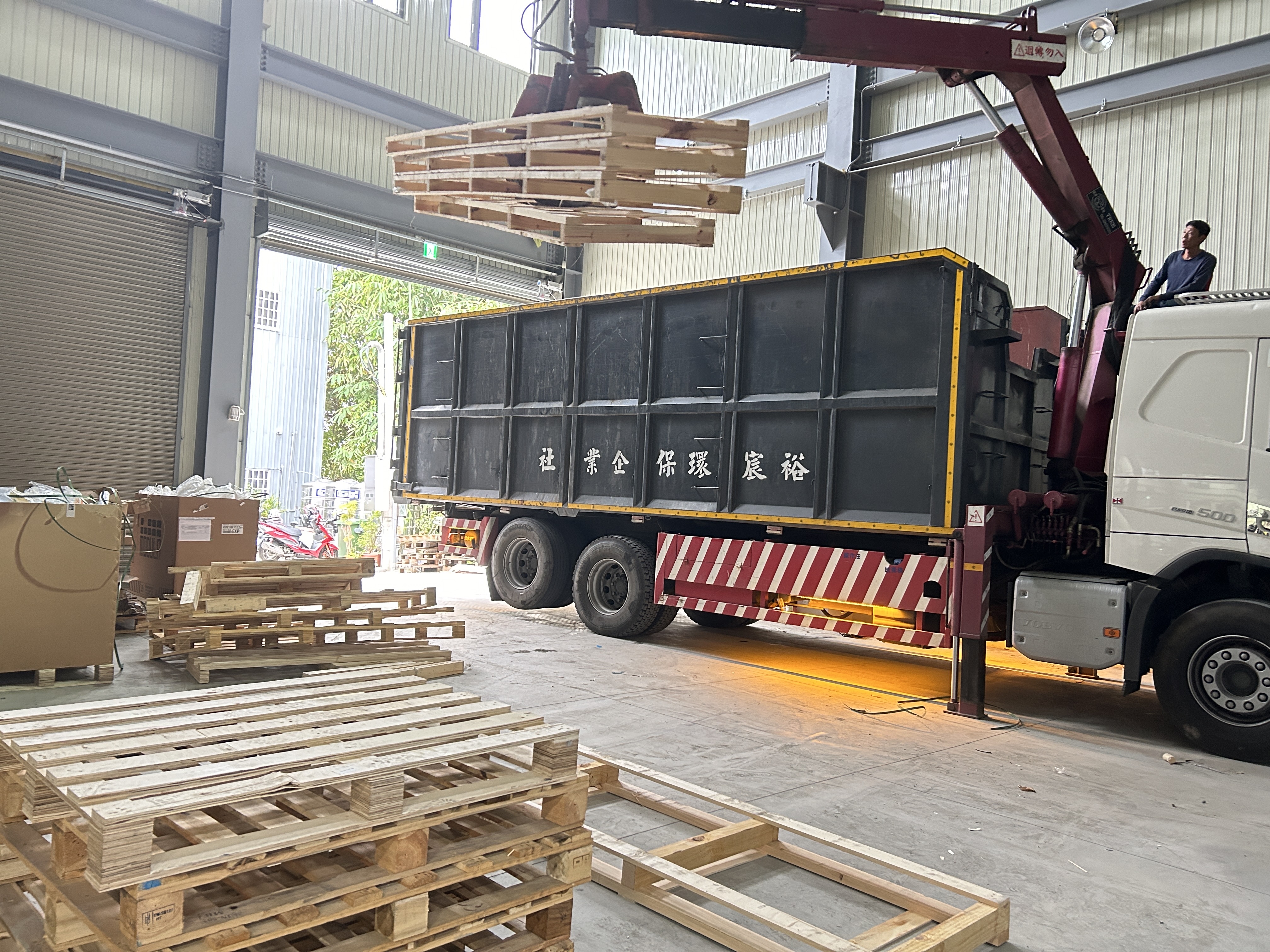 夾子車廢木材．棧板清運