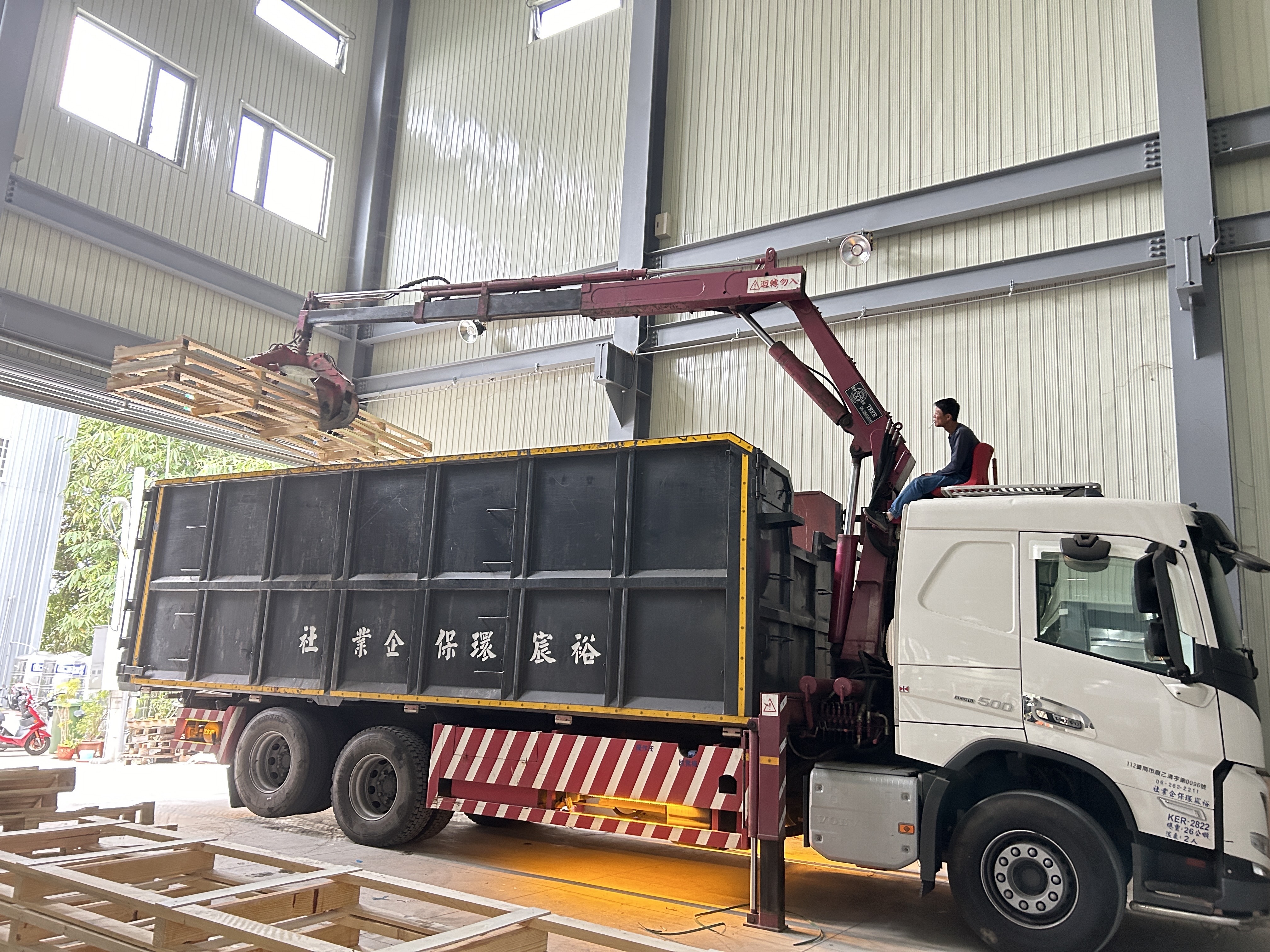 夾子車廢木材．棧板清運